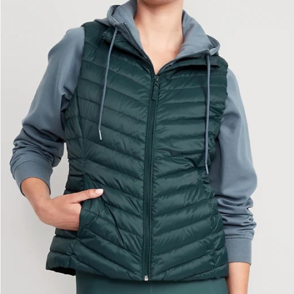 Old Navy Quilted Puffer Vest; Glorious Pine; Size L